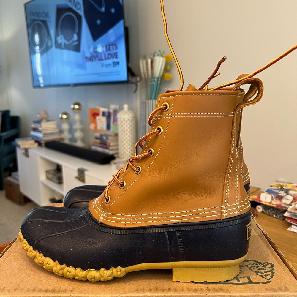 L. L. Beans Women's Bean Boots, 8" high - LIKE NEW
